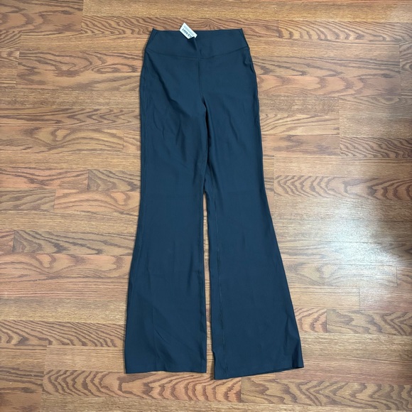 Old navy Extra High-Waisted PowerSoft Rib Flare Leggings - Picture 5 of 5